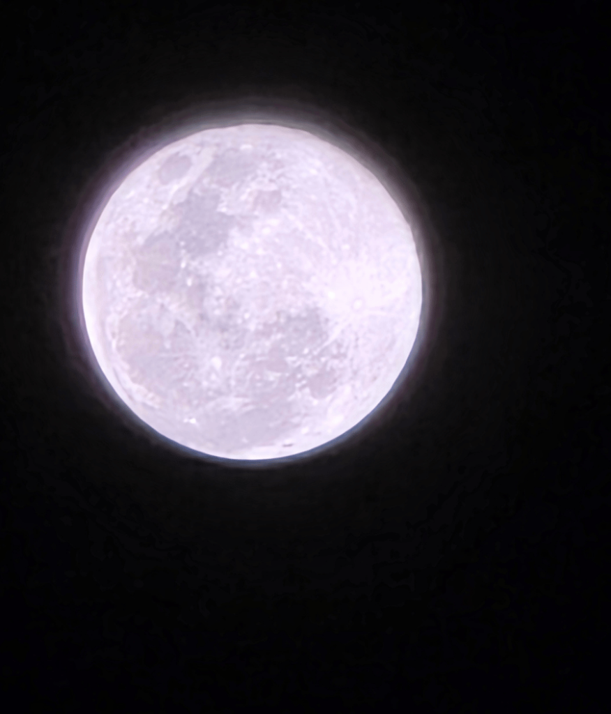 S25 Ultraで撮影した満月の画像